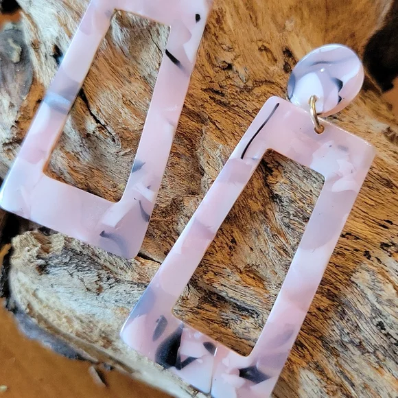 Pink Tortoiseshell Lucite Rectangle Drop Dangle Earrings, lightweight - Picture 2 of 3
